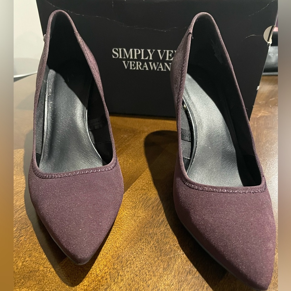 SIMPLY VERA VERA WANG HEEL.  SLIP-ON STILLETO.